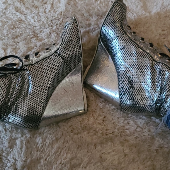 CHANEL SILVER LEATHER LACE UP WEDGE DUSTRESSED BOOTIES O8P - Picture 8 of 16